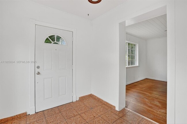 Photo - 321 NE 169th St