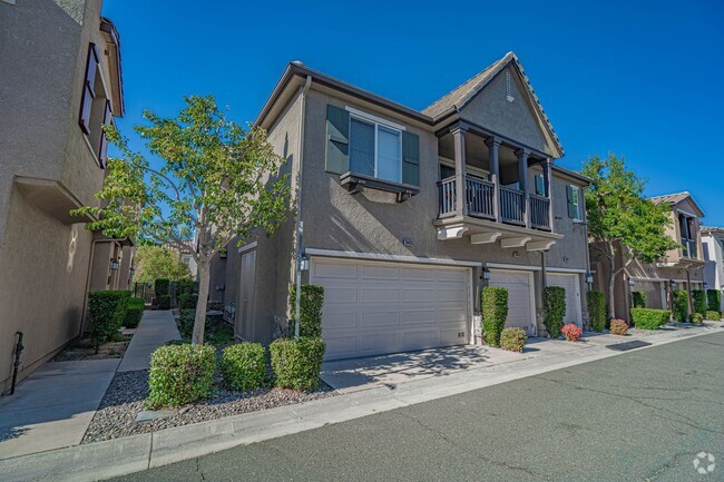 Building Photo - Charming 3-Bedroom Mariposa Townhome for R...