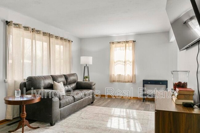 Photo - 6935 Colby St