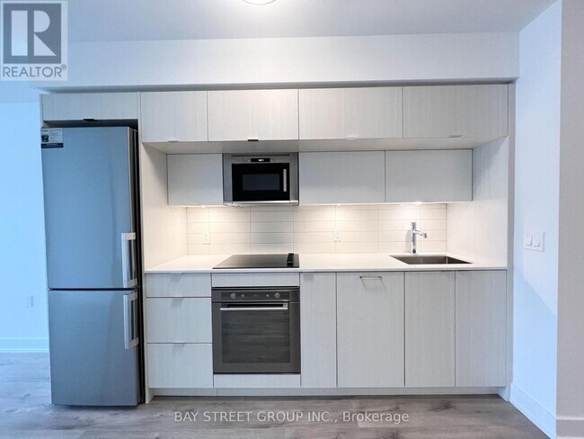 Photo - 575 Bloor St E