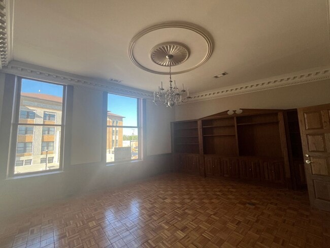 Building Photo - Commercial or residential loft unit available in Historic Downtown Russellville
