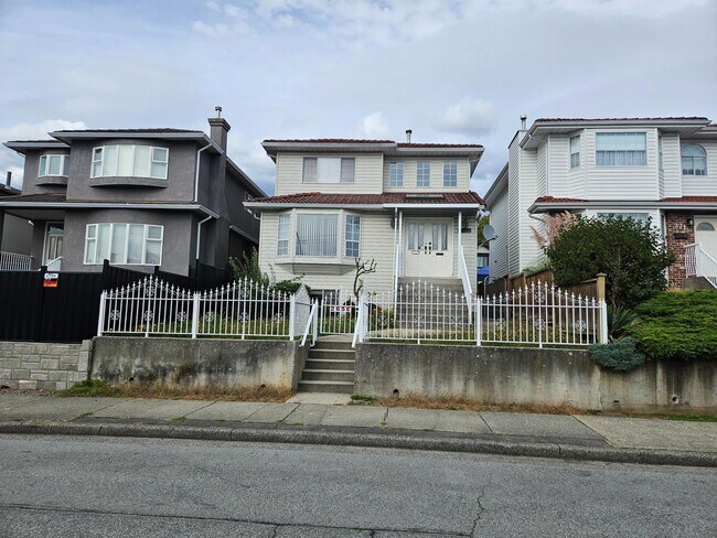 Photo - 265 61st Av E