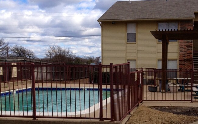Photo - Redbud Trail Apartments