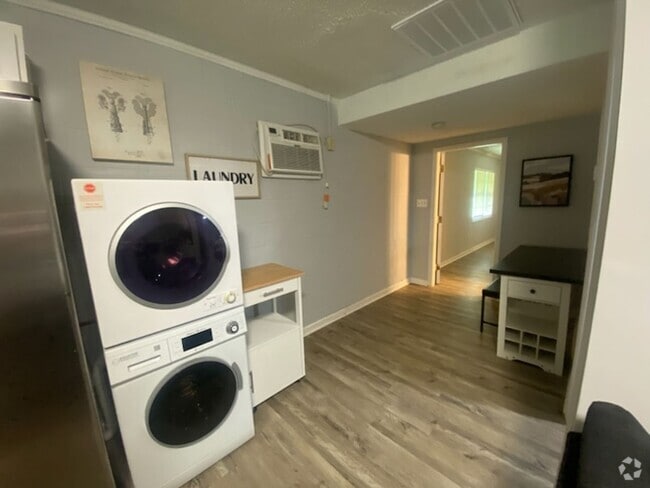 Building Photo - 3250 Willard Dr Rental