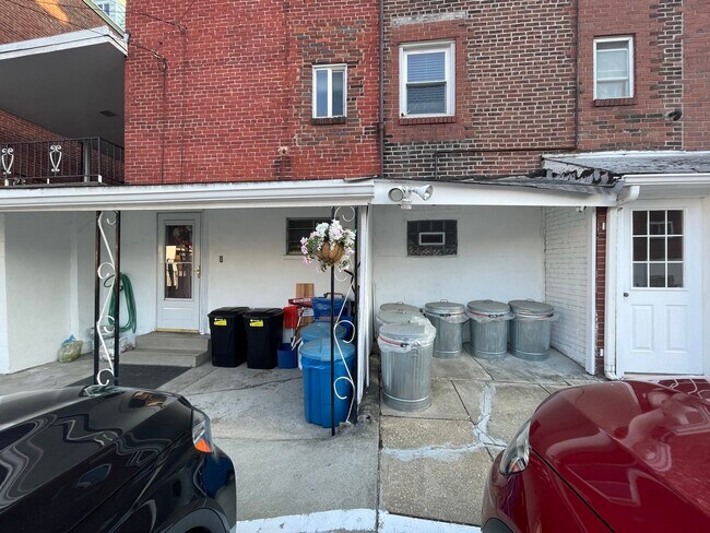 Photo - 8 Oakland Sq