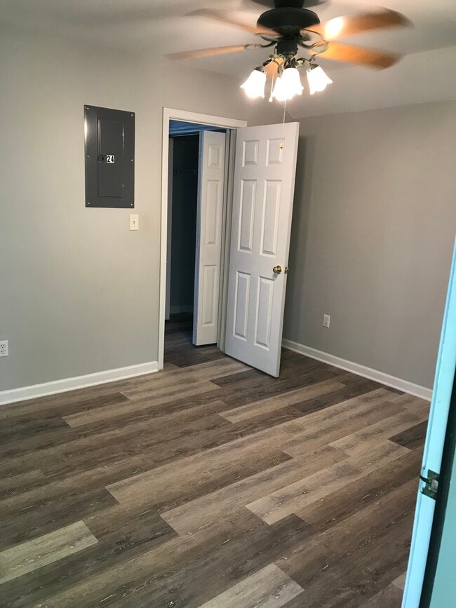 Photo - Eagle Creek Apartments