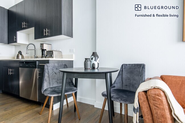 Photo - 630 W Lake St Unit FL4-ID342