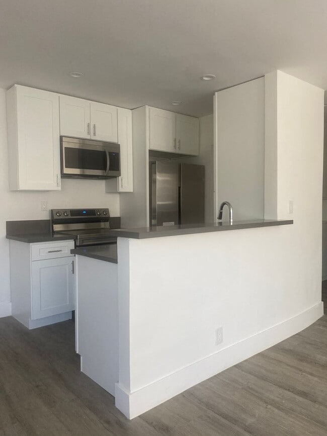 Photo - Top Floor 2bed2bath Apartment in Koreatown Unit 304