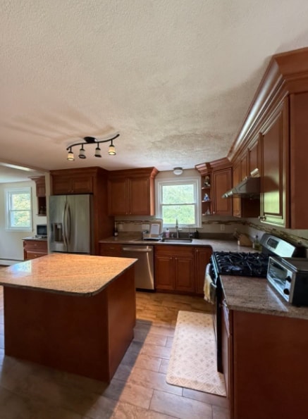 Photo - 72 Grassland St