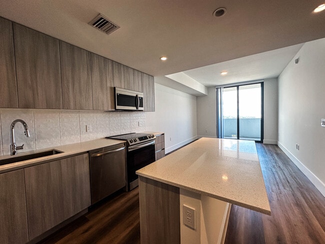 Building Photo - 2700 SW 29th Ave Unit S2 Rental