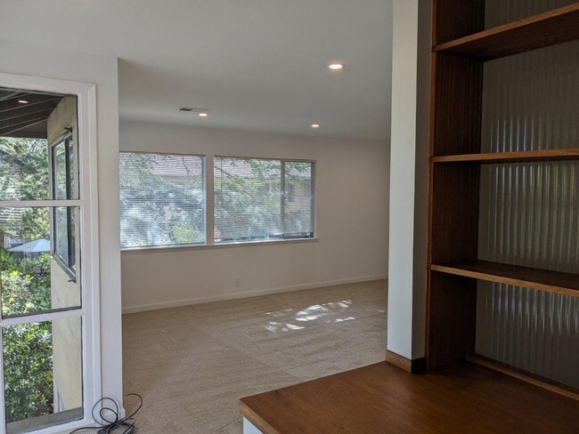 Photo - 1285 Hoover St