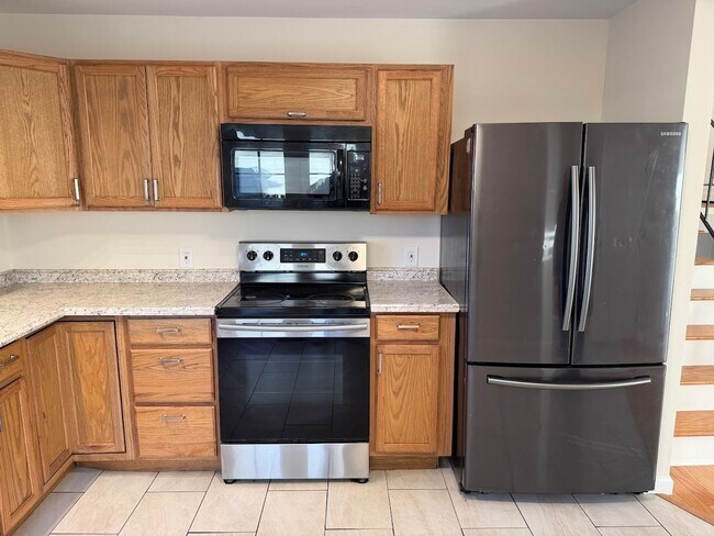 Photo - 2406 Bowen St