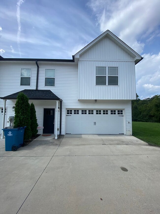 Building Photo - 4 BR, 2 BA, 2 Car Garage | Close to Chattanooga, Volkswagen, FedEx, & Amazon