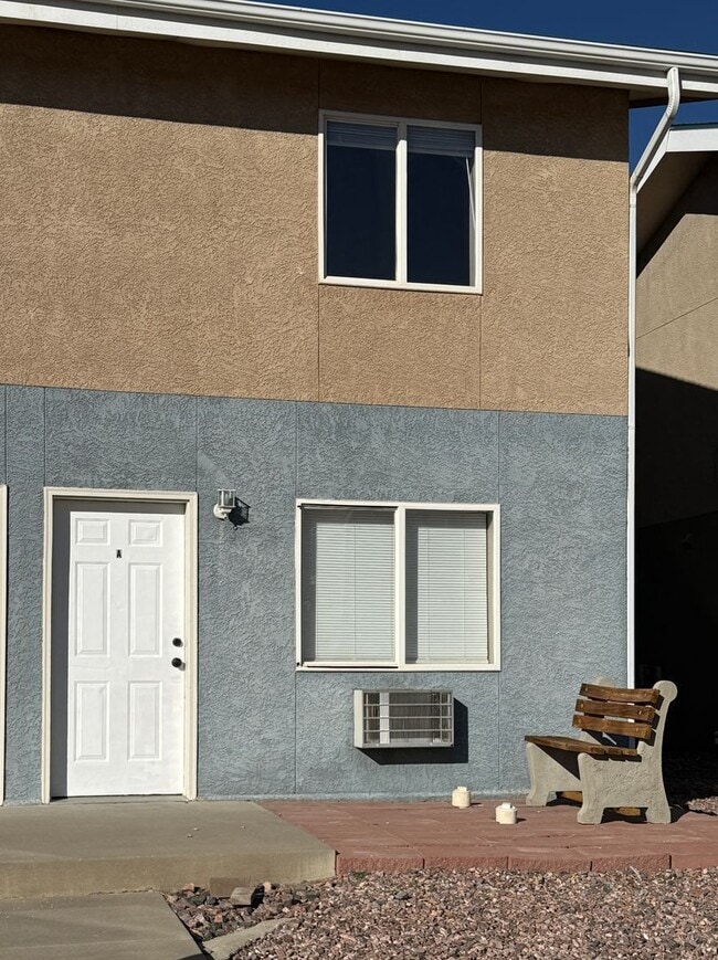 Building Photo - 1717 Oakshire Ln Unit A