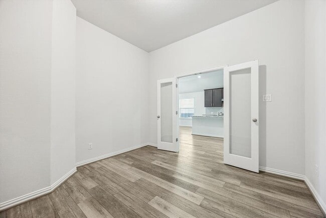 Photo - 562 Leadtree Loop