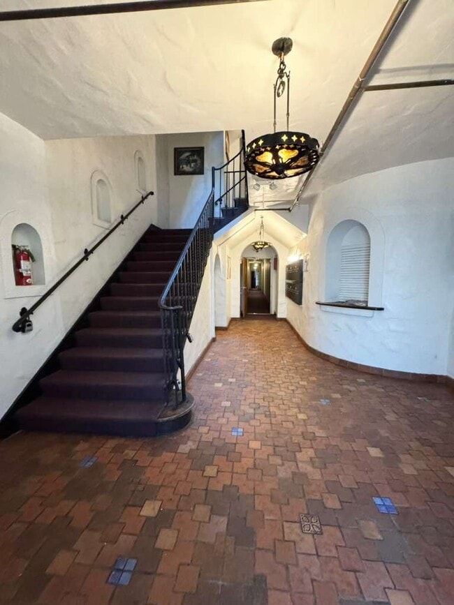 Photo - 1740 Winona Blvd Unidad 101