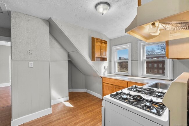 Photo - 7-9 Hazel St Unit 3rd flr