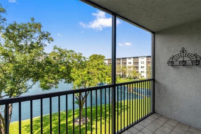 Photo - 2226 N Cypress Bend Dr Unidad 308