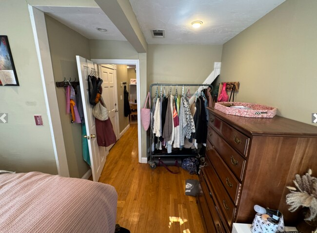 Photo - 735 Somerville Ave Unidad 3