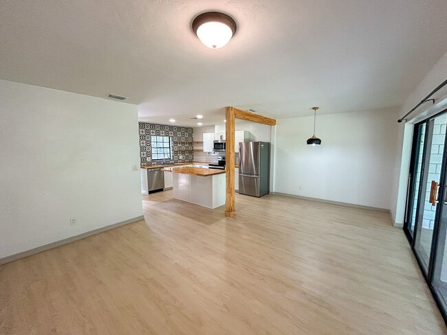 Photo - 1058 SW 6th Dr