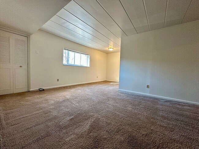 Photo - Four Seasons Apartments