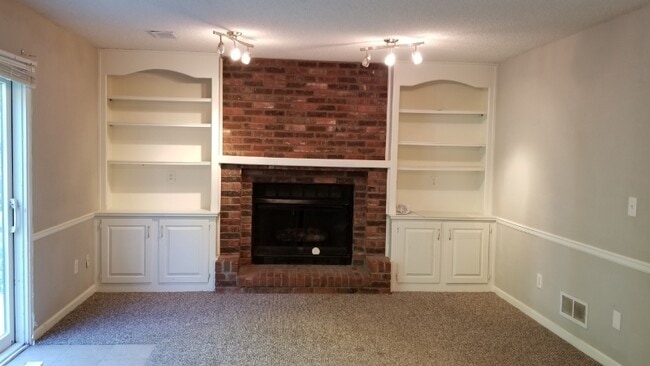 Photo - 213 S Brittany Dr