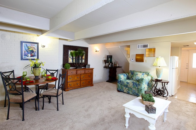 Building Photo - Somerset Rental