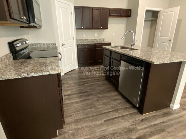 Photo - 412 S Longbranch Dr