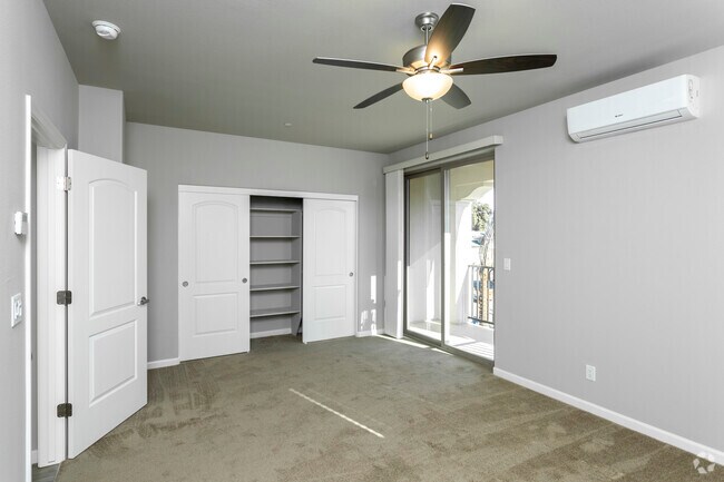 1BD, 1BA - Bedroom - 525 San Jose