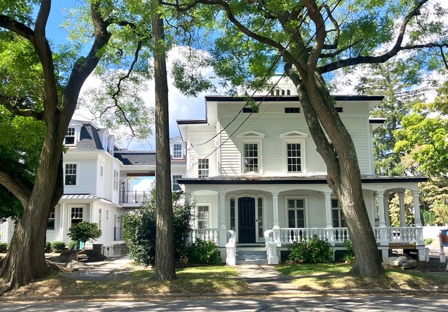 3 Park St - 11 Apts & Offices - Norwalk Green Living Properties