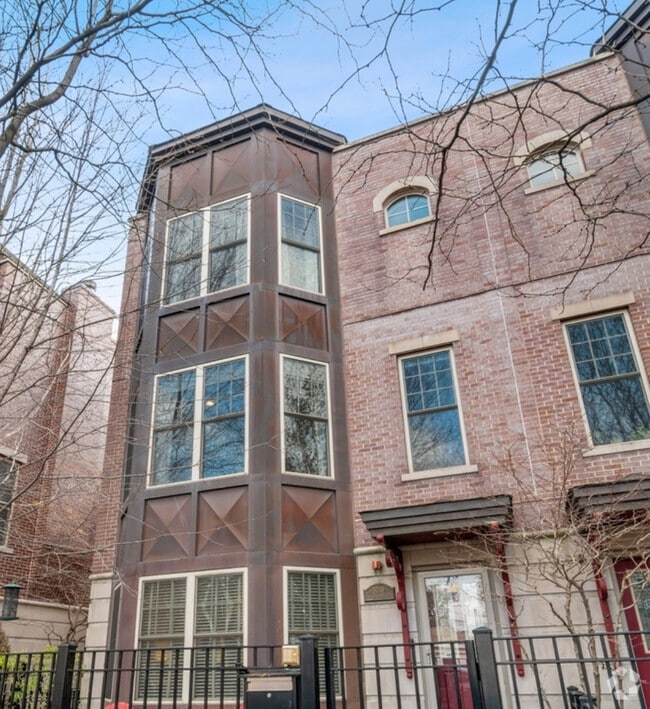 Building Photo - 3019 W Cornelia Ave Rental