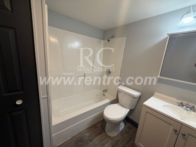 Photo - 638 McNeil-E