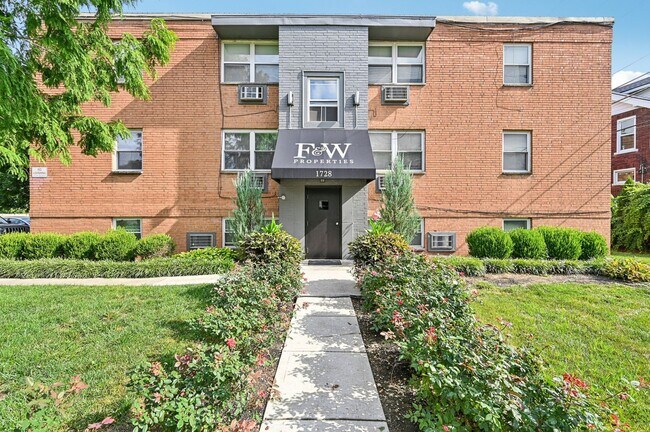 Photo - 1730 E Long St Unit 1730H