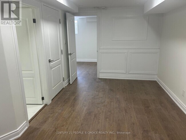 Photo - 569 Willmott Crescent