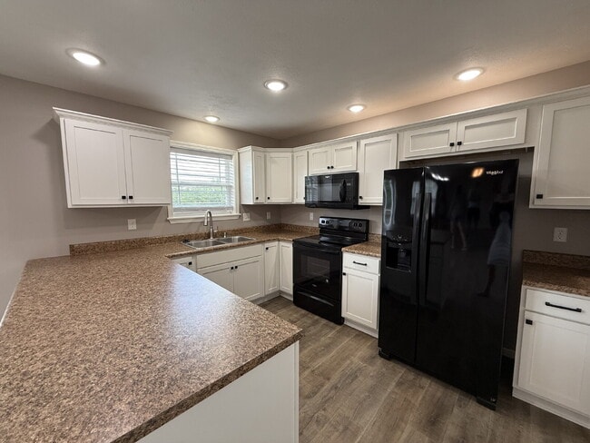 Building Photo - 4BR Basement Home