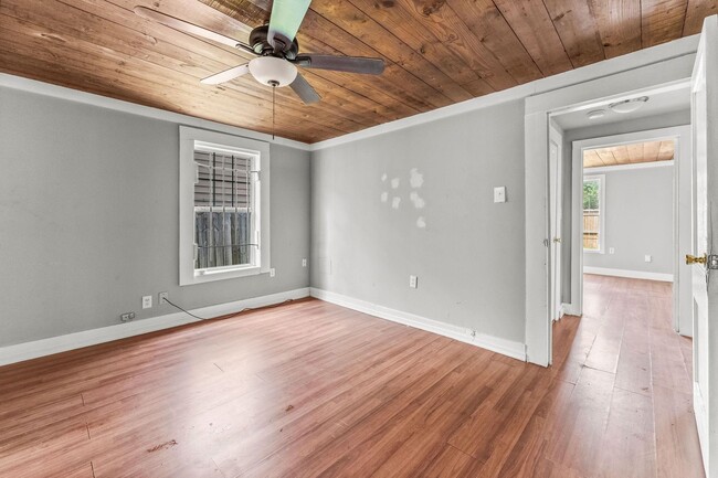 Photo - 3846 Lydia St