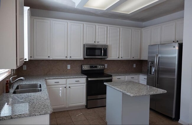 Photo - 102 N Queenscliff Cir