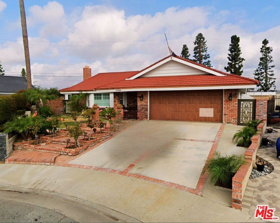 Photo - 11700 Clearglen Ave