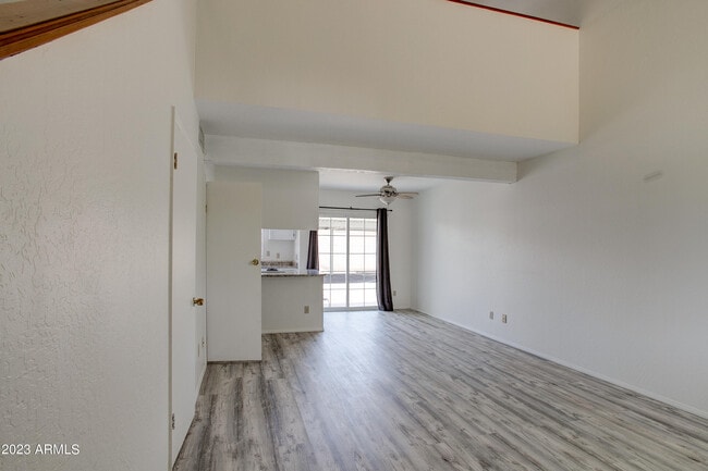 Photo - 2215 W Augusta Ave