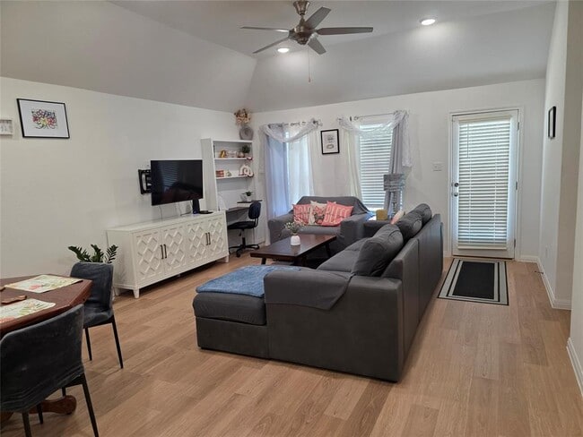 203 Spirit St
