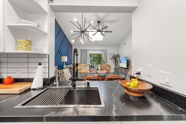 Photo - 908 Lakeview Cir