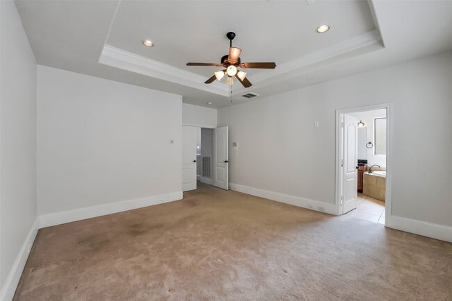 Photo - 1335 Studer St