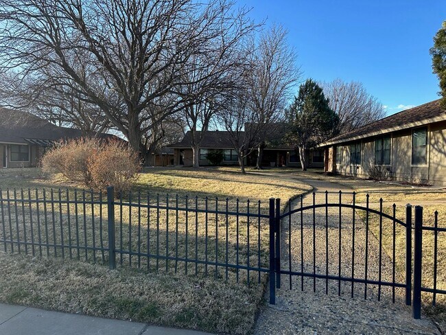 3000 Fleetwood Dr
