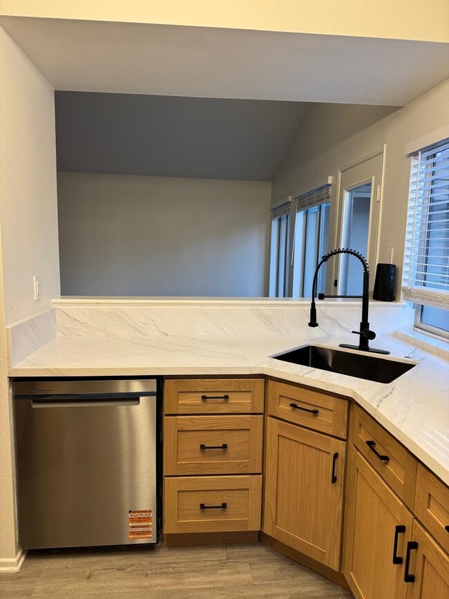 Photo - 27533 Calinda