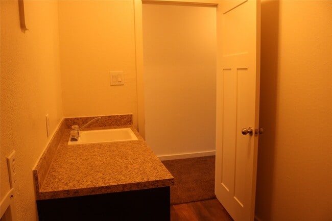 Building Photo - 10535 Mills Rd Unit 7B