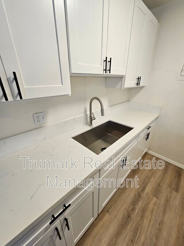 Building Photo - 337 Riverdale Dr Unit 7