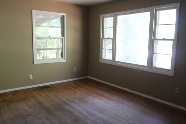 Photo - 2011 W Broad Ave