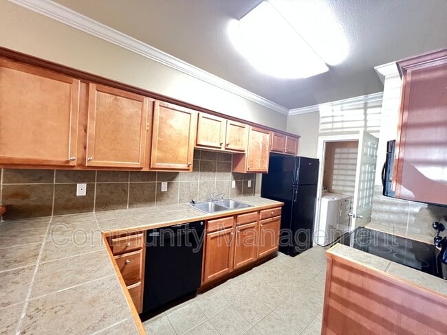 Photo - 2104 Mount Hope Alley