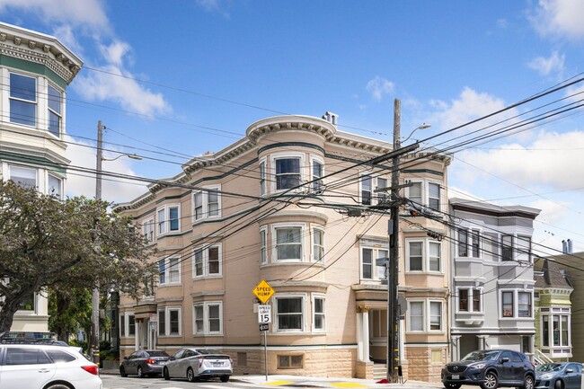Building Photo - Large, pet friendly 2BR with hardwood floors and laundry in Unit 389 Elizabeth Street
