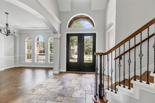 Building Photo - 14115 Norhill Pointe Dr